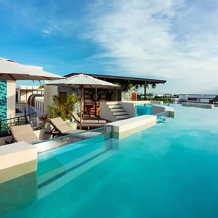 Downtown Penthouse With Private Pool, Rooftop Pool And Gym, Short Distance From Beaches, Restaurants & Nightlife