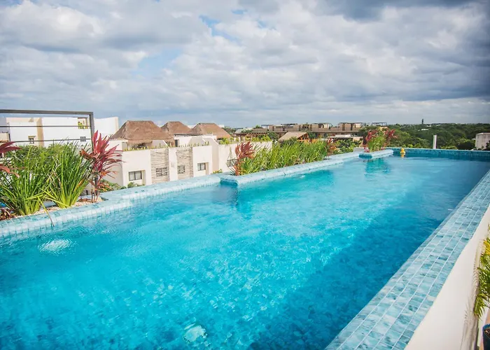 Downtown Penthouse With Private Pool, Rooftop Pool And Gym, Short Distance From Beaches, Restaurants & Nightlife