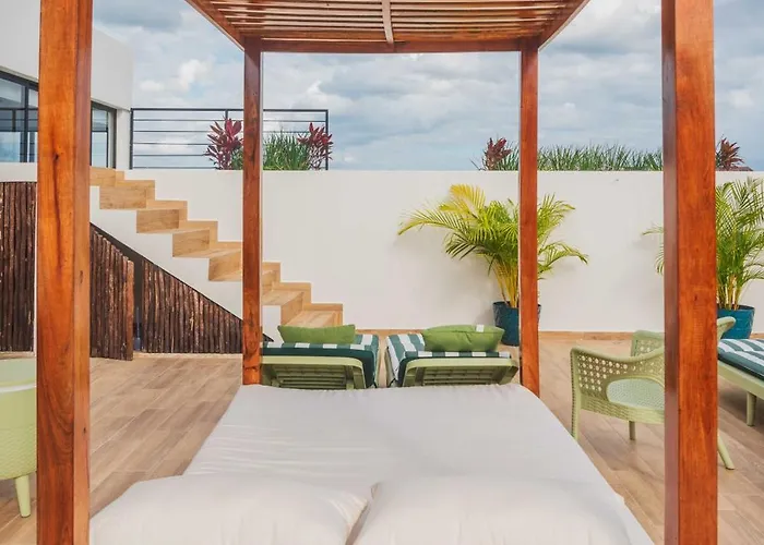Downtown Penthouse With Private Pool, Rooftop Pool And Gym, Short Distance From Beaches, Restaurants & Nightlife *