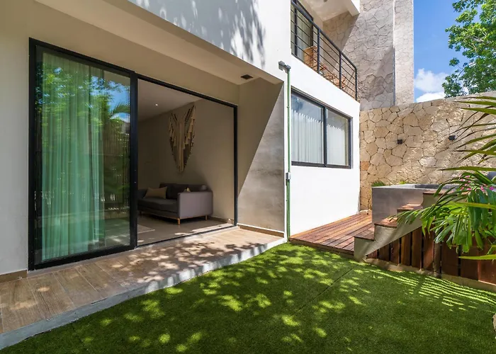 Downtown Penthouse With Private Pool, Rooftop Pool And Gym, Short Distance From Beaches, Restaurants & Nightlife