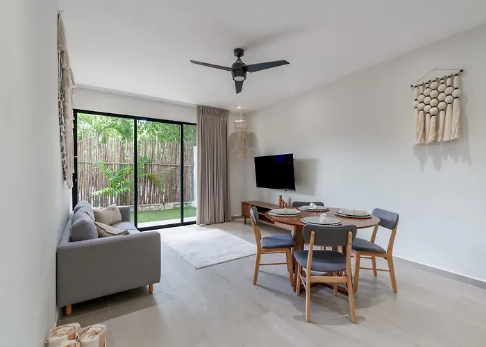 Downtown Penthouse With Private Pool, Rooftop Pool And Gym, Short Distance From Beaches, Restaurants & Nightlife Apartamento