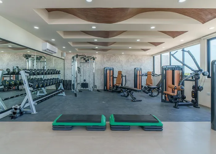 Downtown Penthouse With Private Pool, Rooftop Pool And Gym, Short Distance From Beaches, Restaurants & Nightlife *
