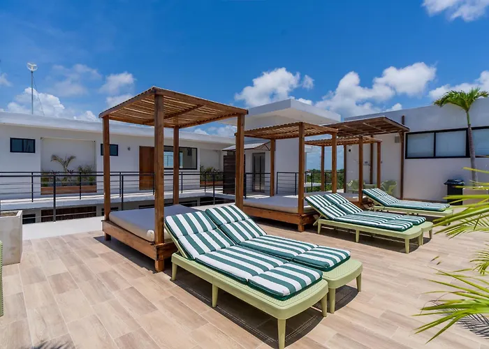 Downtown Penthouse With Private Pool, Rooftop Pool And Gym, Short Distance From Beaches, Restaurants & Nightlife