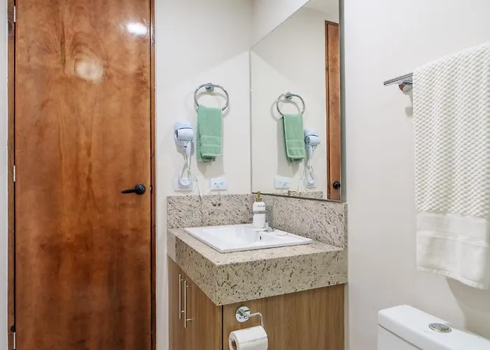 Downtown Penthouse With Private Pool, Rooftop Pool And Gym, Short Distance From Beaches, Restaurants & Nightlife Apartamento