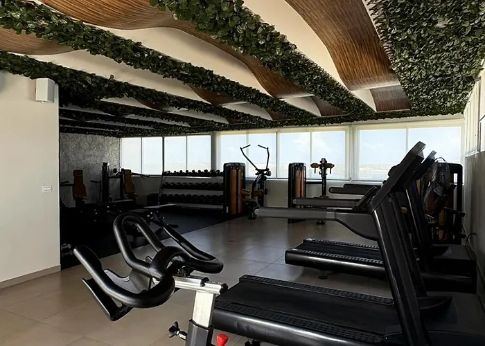 Downtown Penthouse With Private Pool, Rooftop Pool And Gym, Short Distance From Beaches, Restaurants & Nightlife Apartamento
