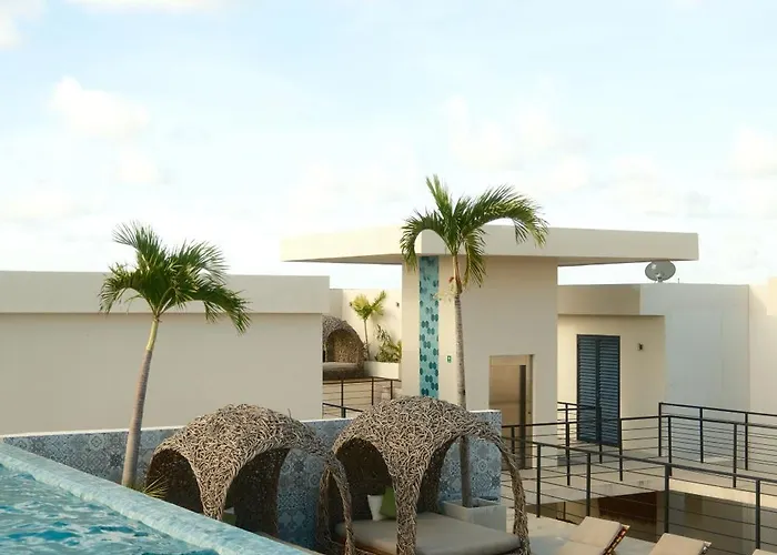 Downtown Penthouse With Private Pool, Rooftop Pool And Gym, Short Distance From Beaches, Restaurants & Nightlife